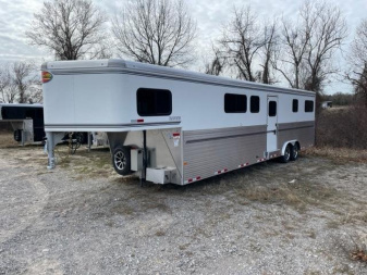 New 2023 Sundowner Trailers 6H/4H head to head Horse Trailer