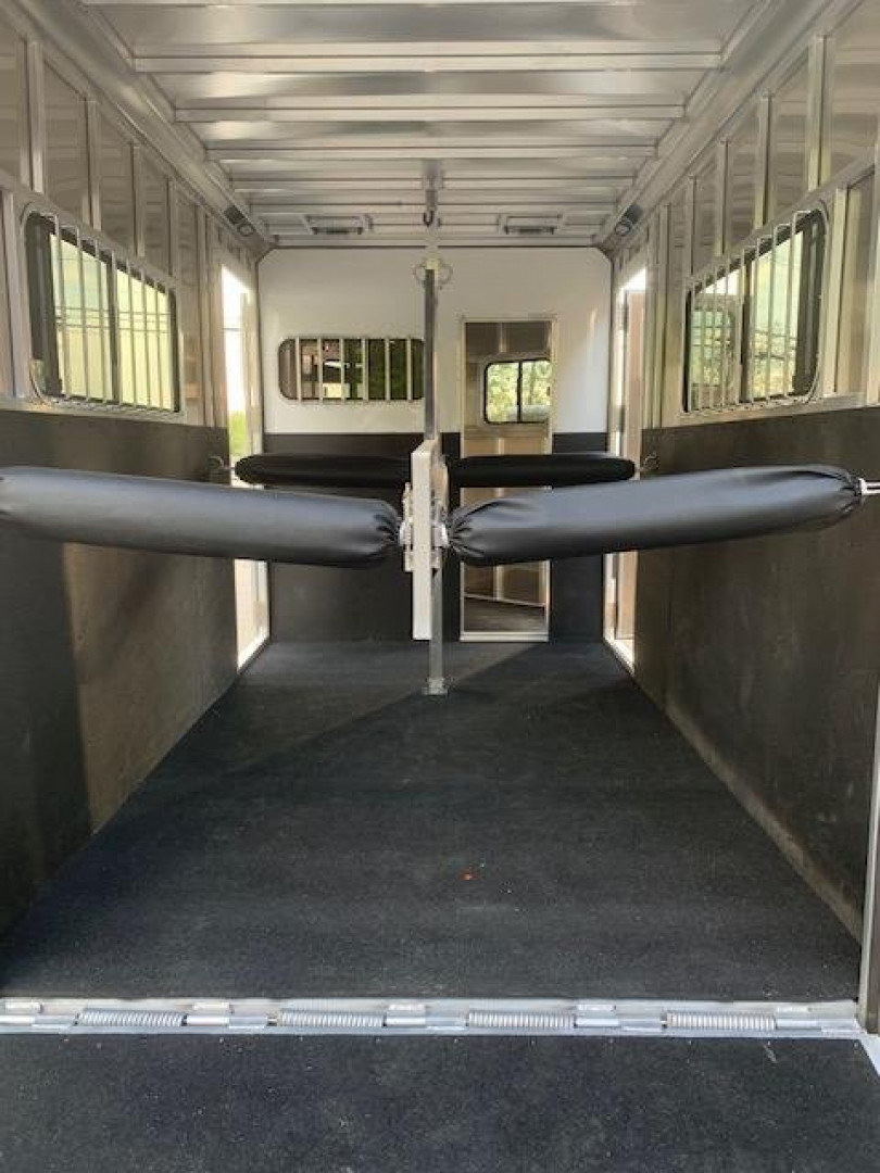 New 2025 Frontier 2023 Frontier 2h D/Room Horse Trailer