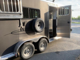 New 2025 Frontier 2023 Frontier 2h D/Room Horse Trailer