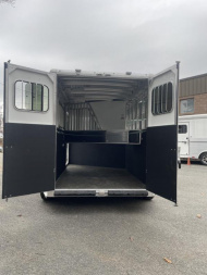 New 2024 Sundowner Trailers 3h Sportman GN Slant Stock / Stock Combo Trailer