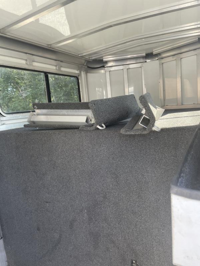 Used 2010 Shadow Trailers Stablemate Series GOOSENECK 3H Slant Stock Combo Horse Trailer