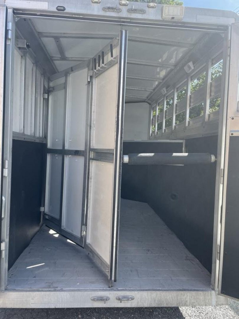 Used 2010 Shadow Trailers Stablemate Series GOOSENECK 3H Slant Stock Combo Horse Trailer