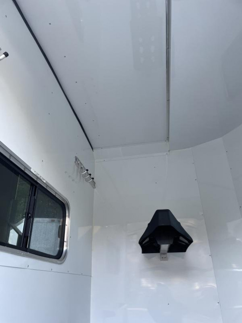 New 2024 Sundowner Trailers Charter 2H BP w DR Horse Trailer