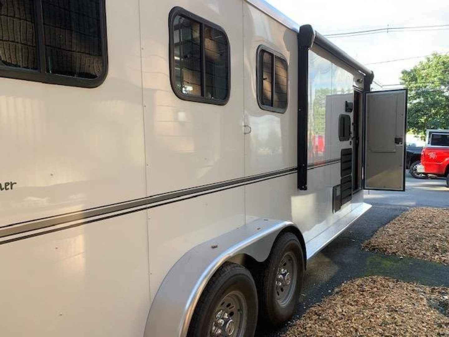 New 2025 SUNDOWNER TRAILERS 2023 Sundowner Santa Fe 3H Slant With LQ Horse Trailer
