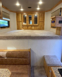 New 2025 SUNDOWNER TRAILERS 2023 Sundowner Santa Fe 3H Slant With LQ Horse Trailer