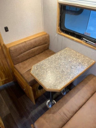 New 2025 SUNDOWNER TRAILERS 2023 Sundowner Santa Fe 3H Slant With LQ Horse Trailer