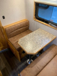 New 2025 SUNDOWNER TRAILERS 2023 Sundowner Santa Fe 3H Slant With LQ Horse Trailer
