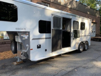 New 2025 SUNDOWNER TRAILERS 2023 Sundowner Santa Fe 3H Slant With LQ Horse Trailer
