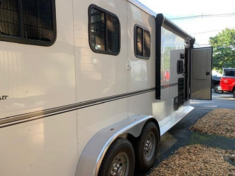 New 2025 SUNDOWNER TRAILERS 2023 Sundowner Santa Fe 3H Slant With LQ Horse Trailer