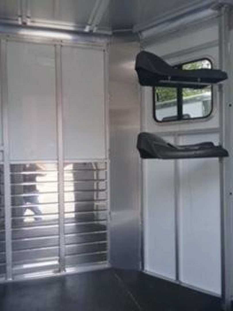 New 2023  Sundowner Trailers Charter 2h d/room Horse Trailer