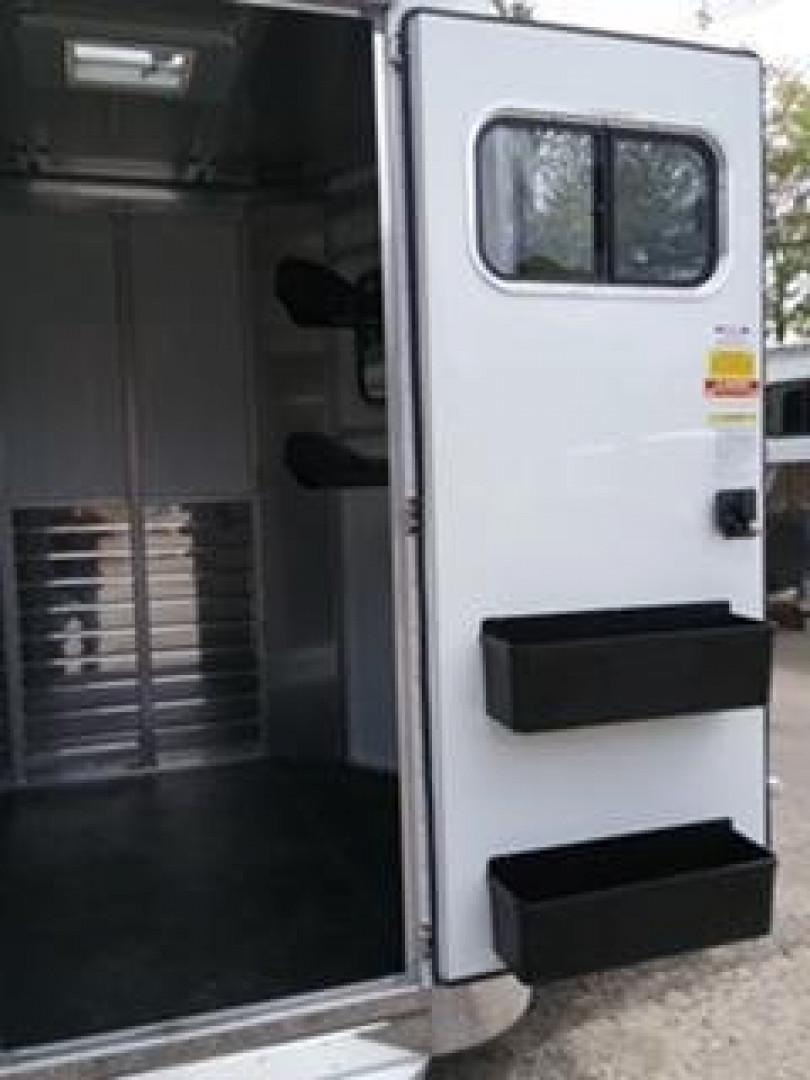 New 2023  Sundowner Trailers Charter 2h d/room Horse Trailer
