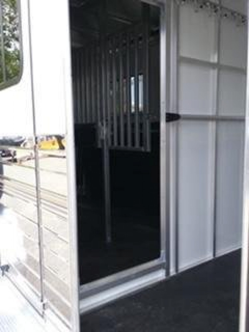 New 2023  Sundowner Trailers Charter 2h d/room Horse Trailer