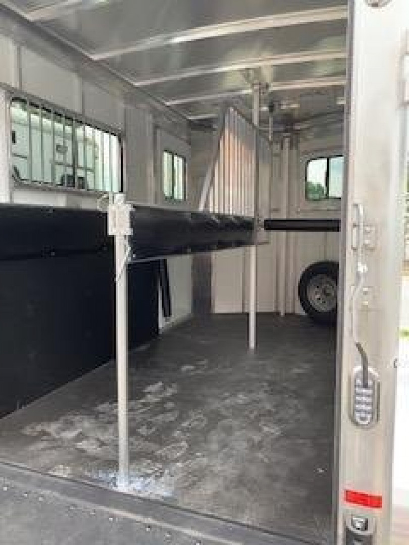 New 2024 Sundowner Trailers 2h Elite Horse Trailer B/P4