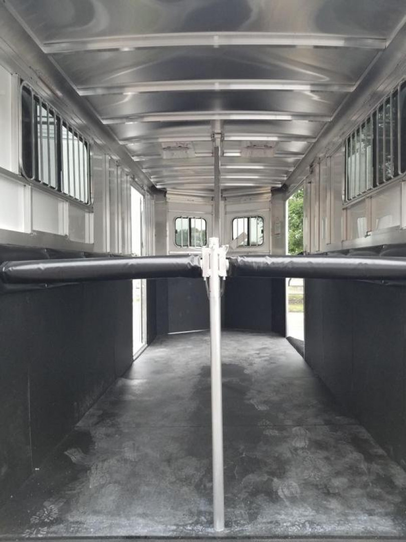 New 2024 Sundowner Trailers 2H BP w side unload Horse Trailer