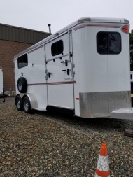 New 2024 Sundowner Trailers 2H BP w side unload Horse Trailer