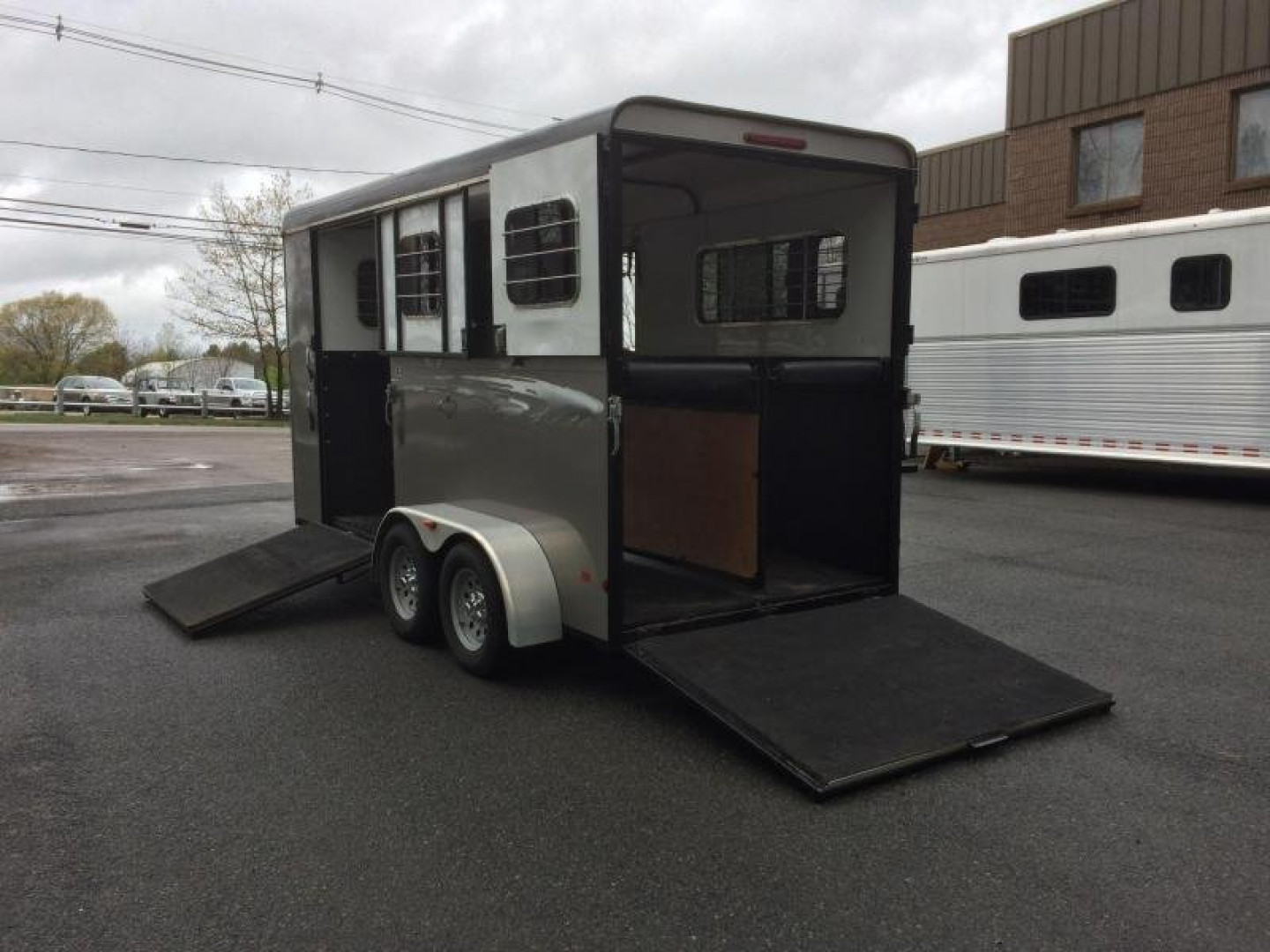 New 2023 Cotner Trailers Inc. Royal d/r side unload Horse Trailer