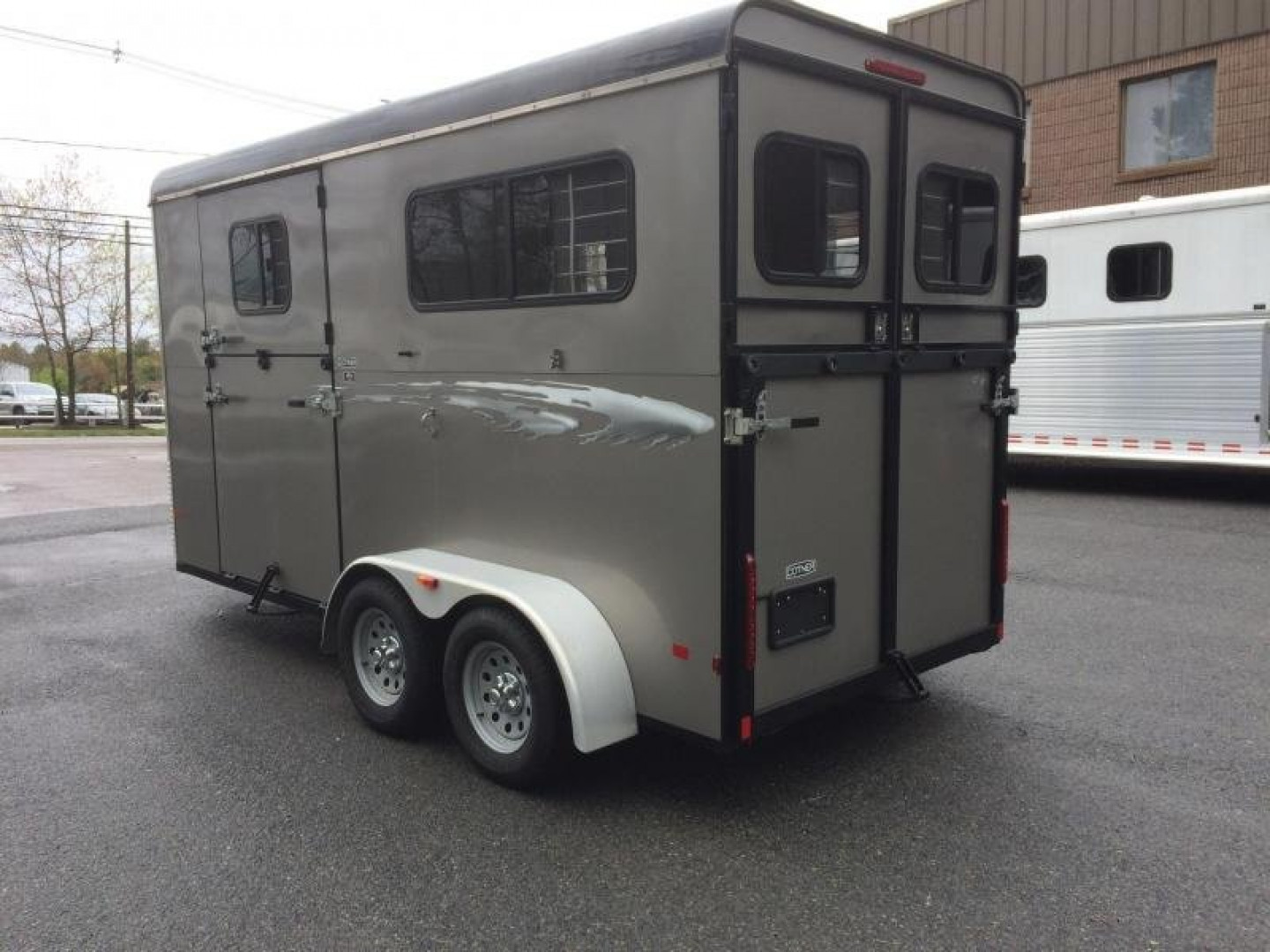 New 2023 Cotner Trailers Inc. Royal d/r side unload Horse Trailer