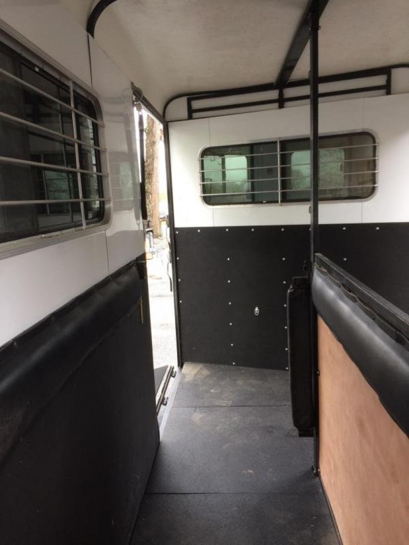 New 2023 Cotner Trailers Inc. Royal d/r side unload Horse Trailer