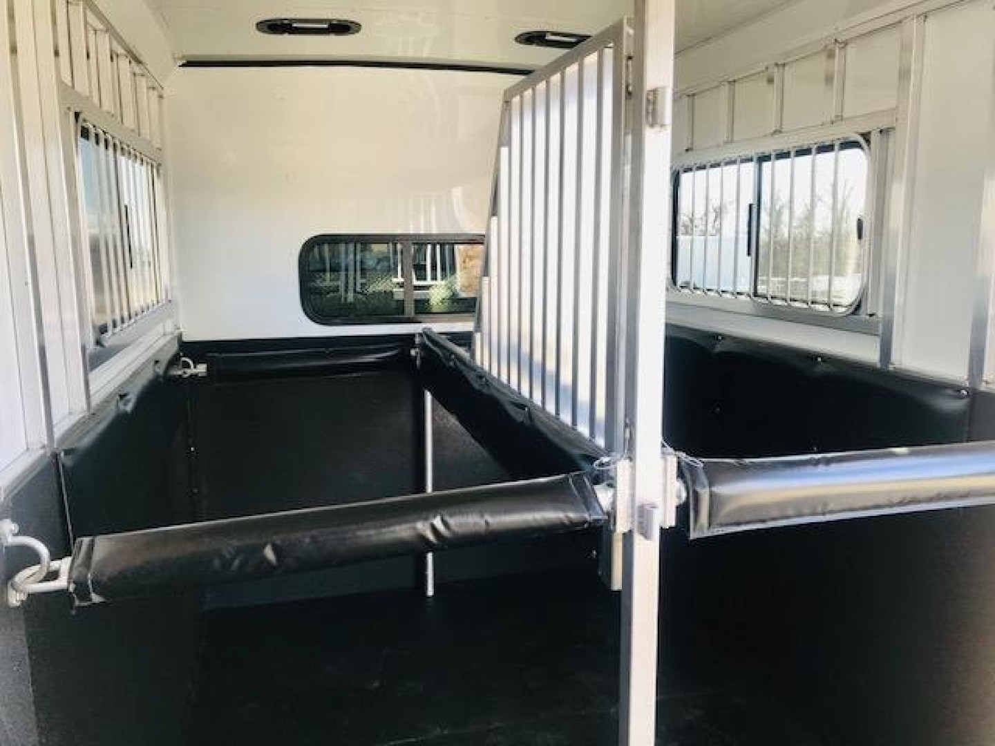 New 2024  Sundowner Trailers 4H Head To Head Horse Trailer