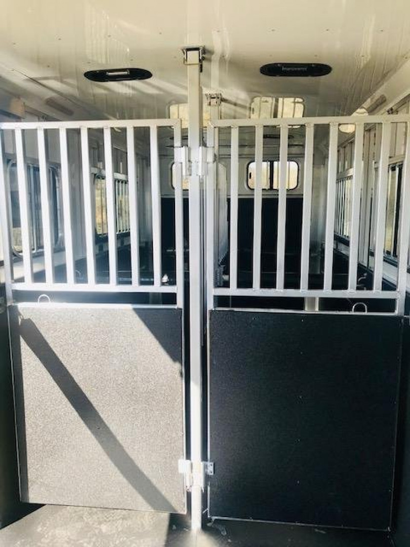 New 2024  Sundowner Trailers 4H Head To Head Horse Trailer