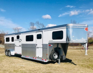 New 2024  Sundowner Trailers 4H Head To Head Horse Trailer