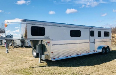 New 2024  Sundowner Trailers 4H Head To Head Horse Trailer