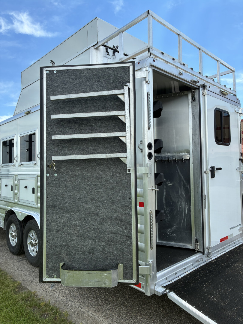Used 2021 Merhow 4H 14LQ Horse Trailer