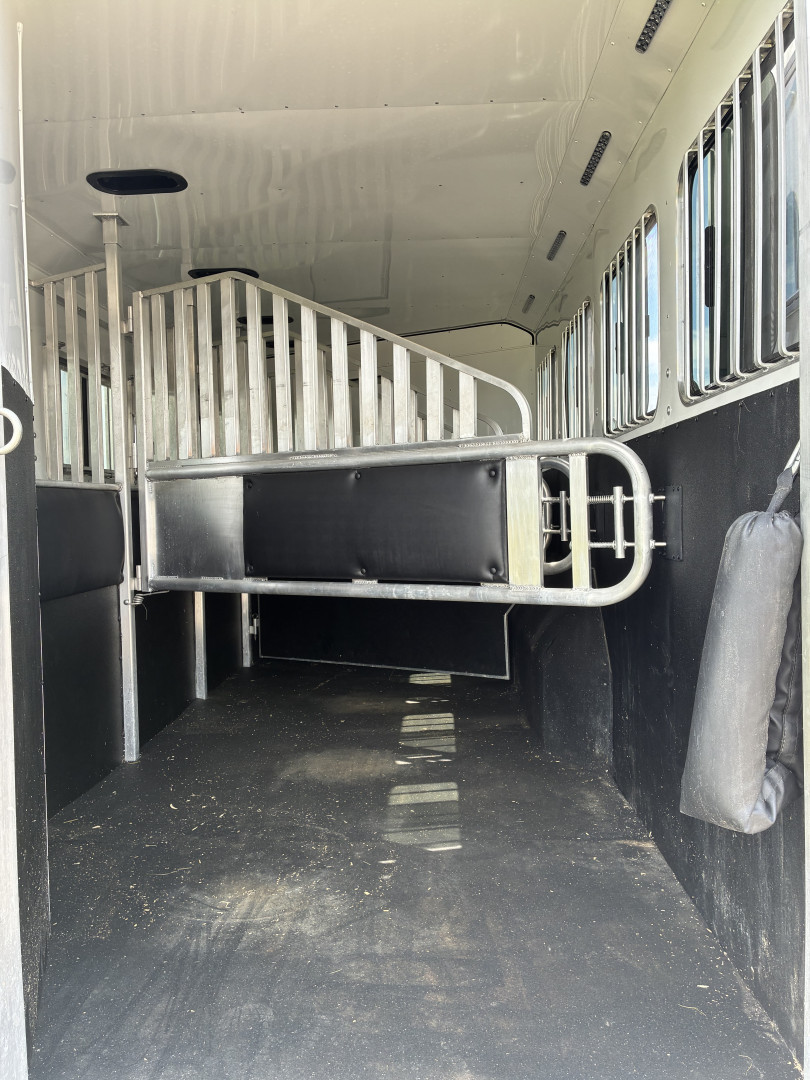 Used 2021 Merhow 4H 14LQ Horse Trailer