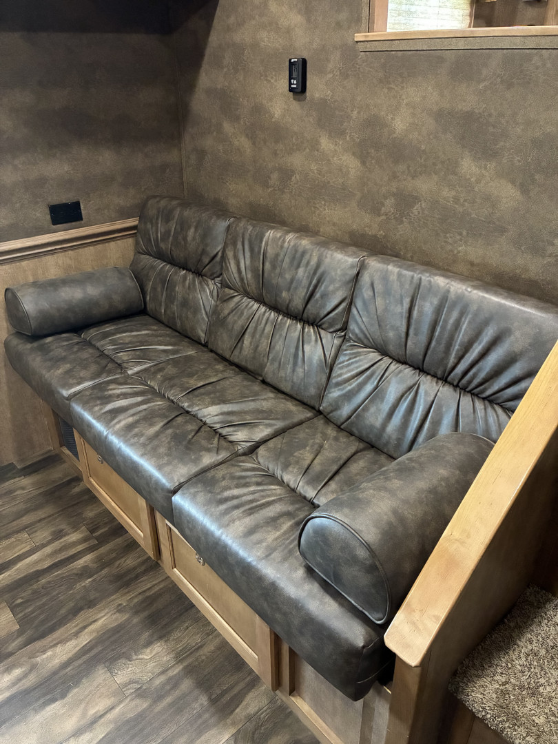 Used 2021 Merhow 4H 14LQ Horse Trailer