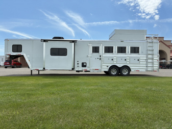 Used 2021 Merhow 4H 14LQ Horse Trailer