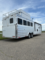 Used 2021 Merhow 4H 14LQ Horse Trailer