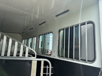 Used 2021 Merhow 4H 14LQ Horse Trailer