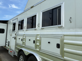 Used 2021 Merhow 4H 14LQ Horse Trailer