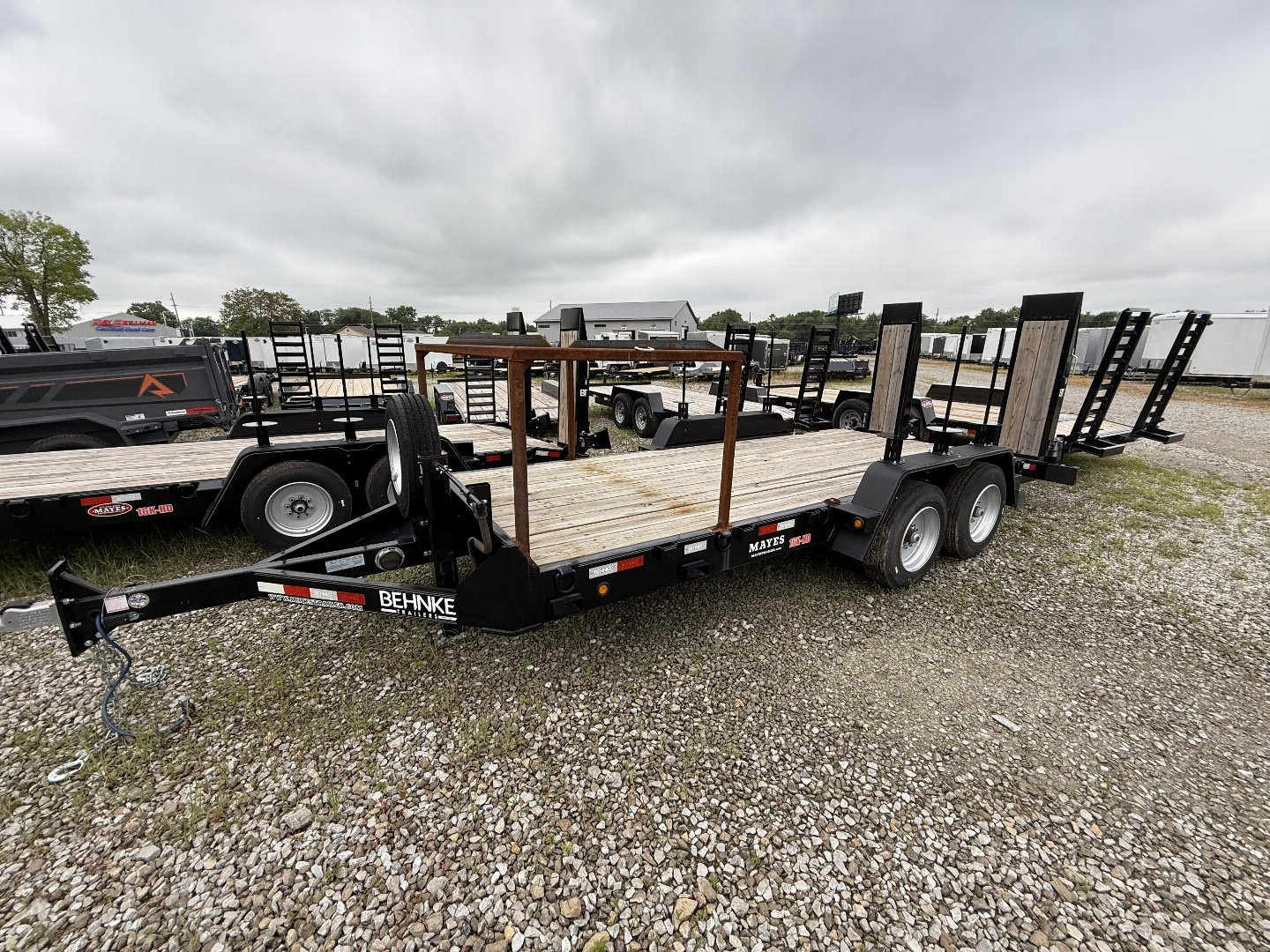 Used "NEVER USED" <br />
Plus it has the extra bucket rack welded to front raised up<br />
<br />
2023 Behnke CBCT1816E-S Equipment Trailer 83X18 TA WOOD FILLED RAMPS (GVW:12000)