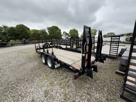 Used "NEVER USED" <br />
Plus it has the extra bucket rack welded to front raised up<br />
<br />
2023 Behnke CBCT1816E-S Equipment Trailer 83X18 TA WOOD FILLED RAMPS (GVW:12000)
