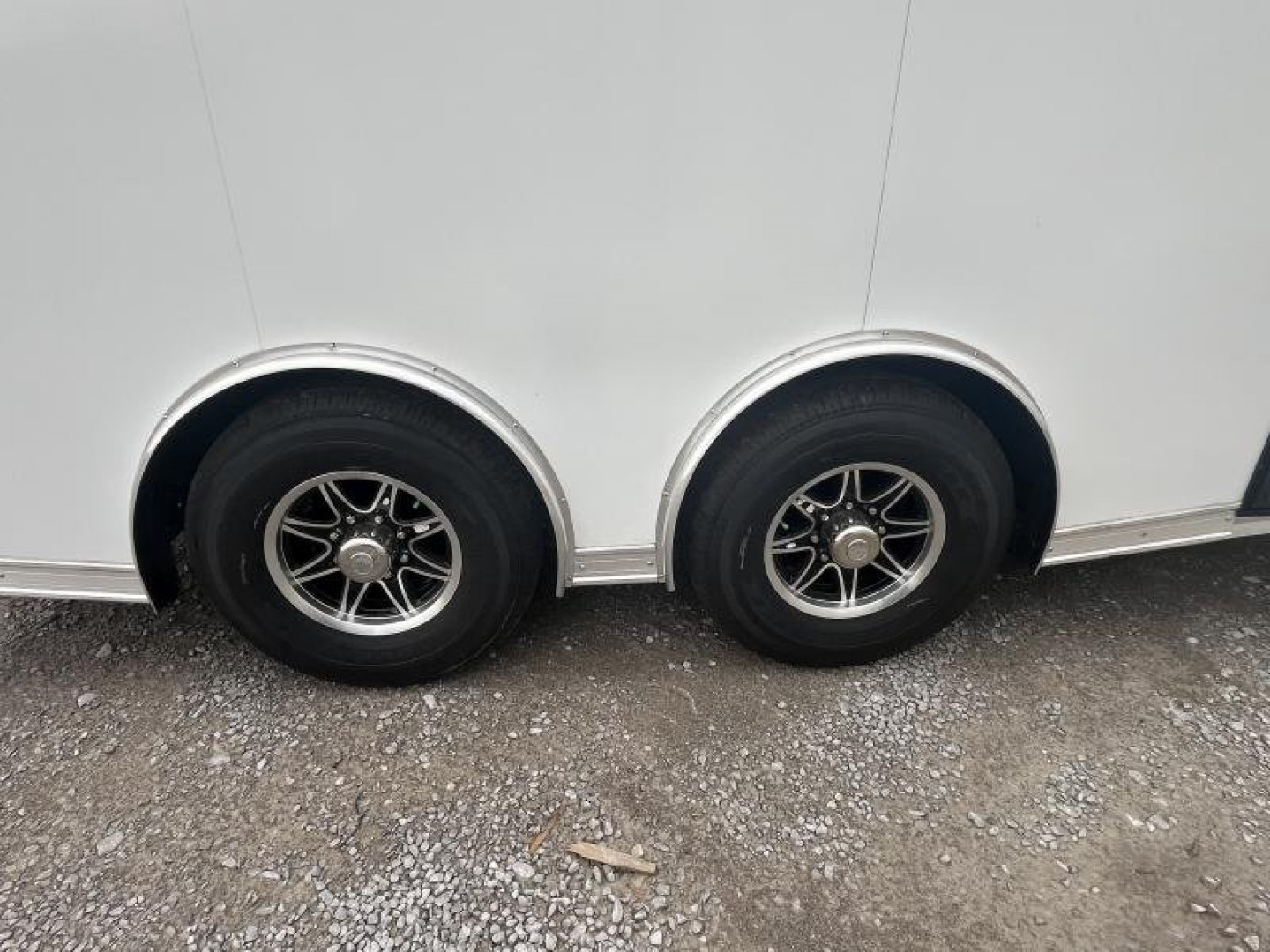 New 2024 United Trailers UXT-8.516TA52 Cargo / Enclosed Trailer