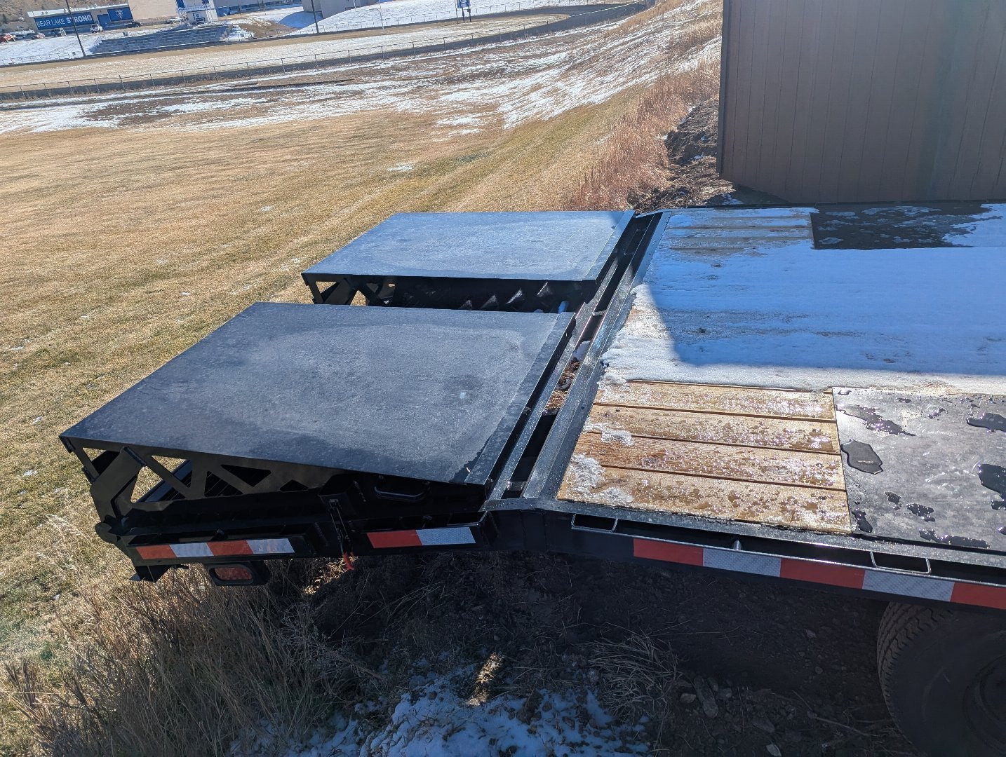 New 2025 Dutton Trailers 8.5x26' Gooseneck