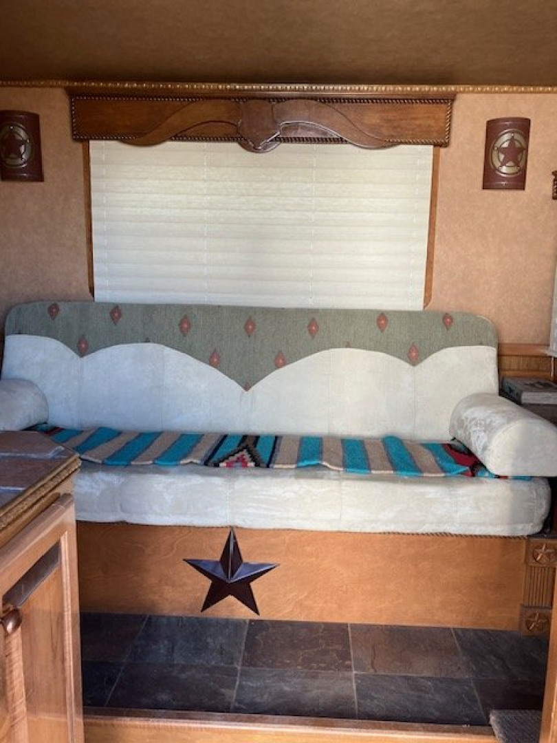 Used 2007 Twister 3 Horse L/Q Horse Trailer