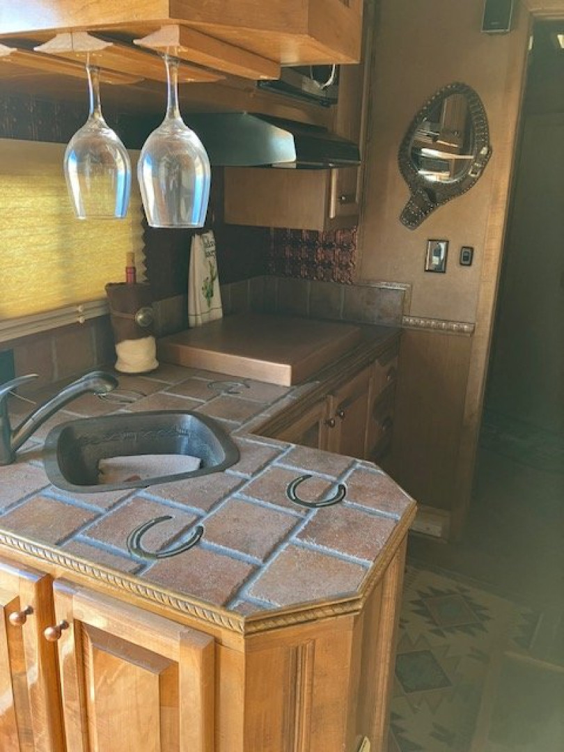 Used 2007 Twister 3 Horse L/Q Horse Trailer