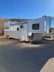 Used 2007 Twister 3 Horse L/Q Horse Trailer
