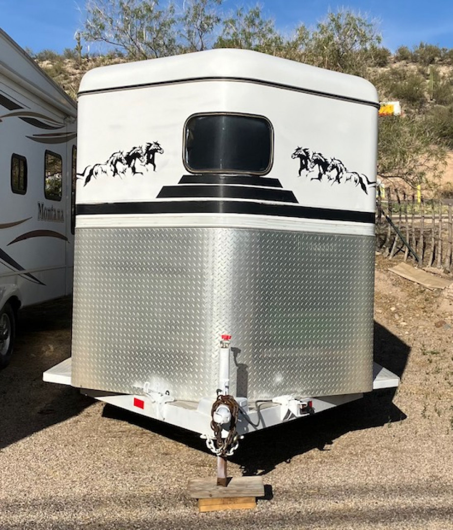 Used 1995 Logan Coach 3 Horse Trailer