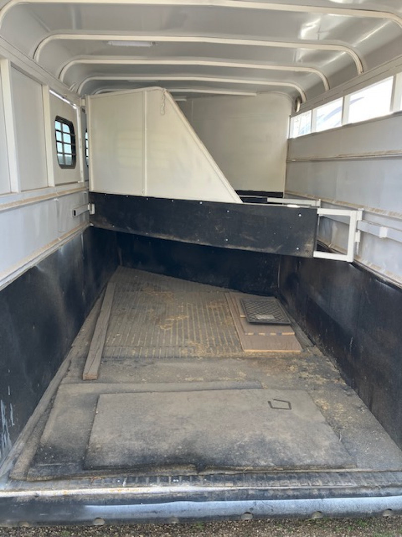 Used 1995 Logan Coach 3 Horse Trailer