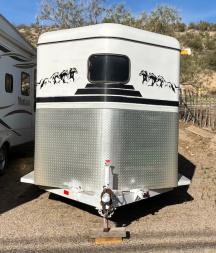 Used 1995 Logan Coach 3 Horse Trailer