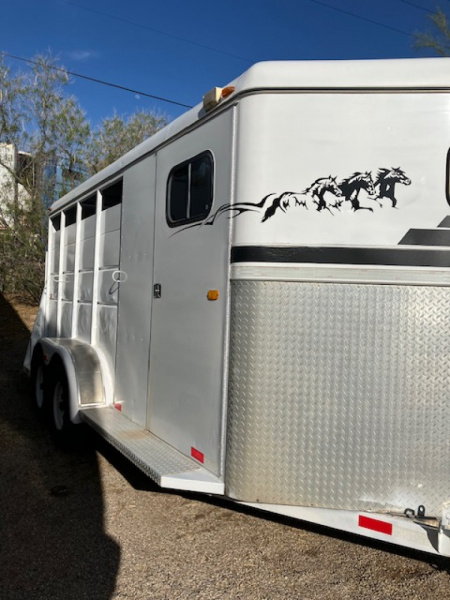 Used 1995 Logan Coach 3 Horse Trailer
