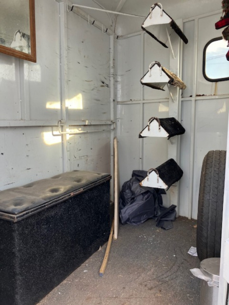 Used 1995 Logan Coach 3 Horse Trailer