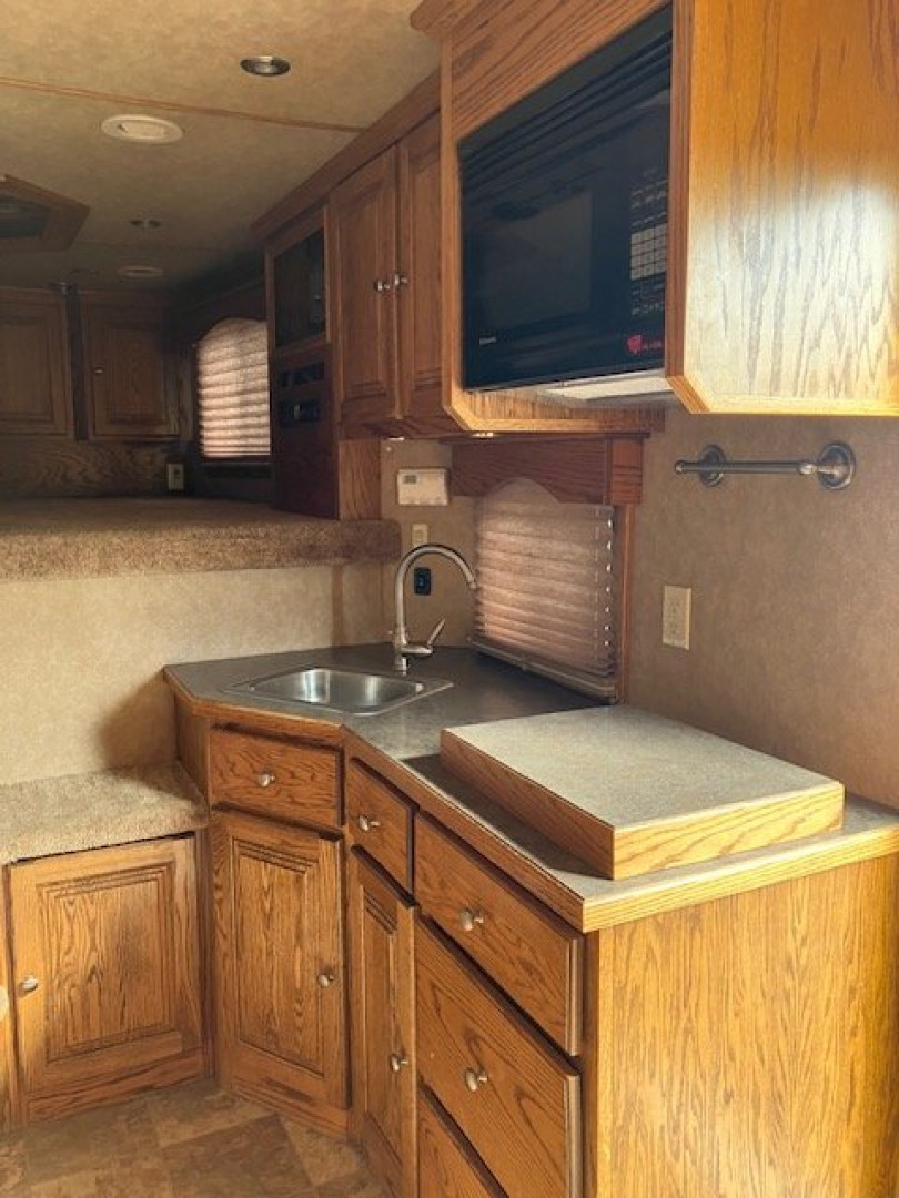 Used 2006 Stidham Trailer Horse Trailer w/ L/Q