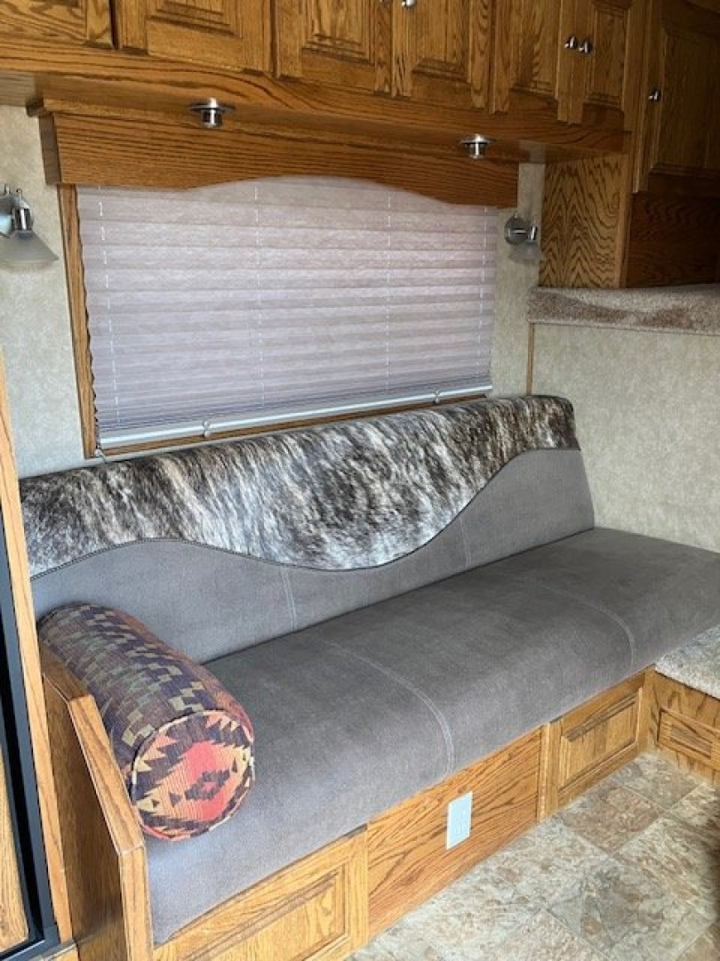 Used 2006 Stidham Trailer Horse Trailer w/ L/Q