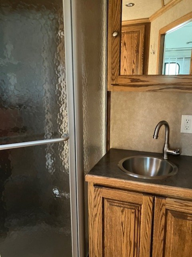 Used 2006 Stidham Trailer Horse Trailer w/ L/Q