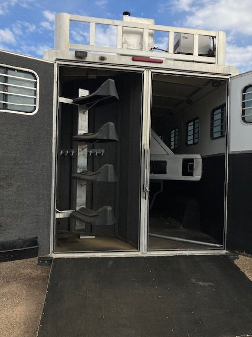 Used 2006 Stidham Trailer Horse Trailer w/ L/Q