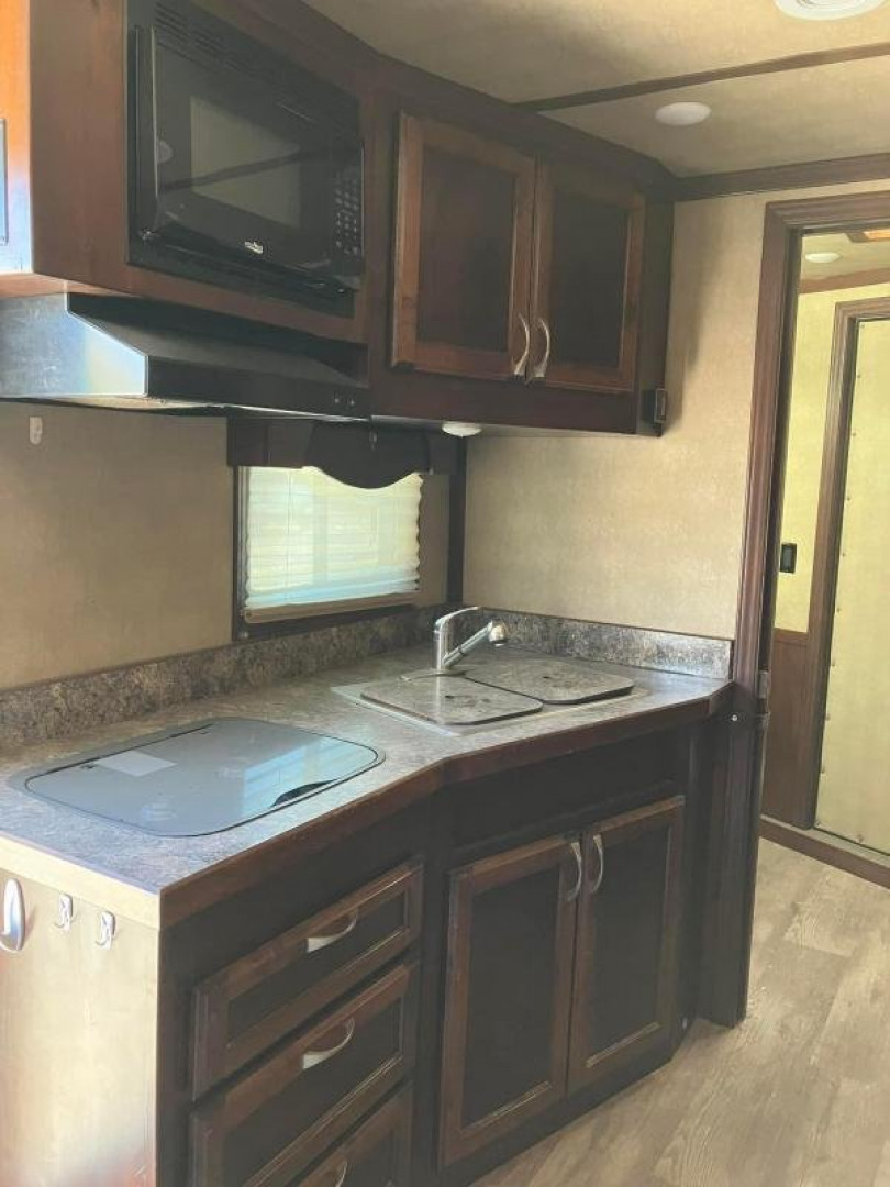 Used 2019 Featherlite 9821- Consignment Horse Trailer